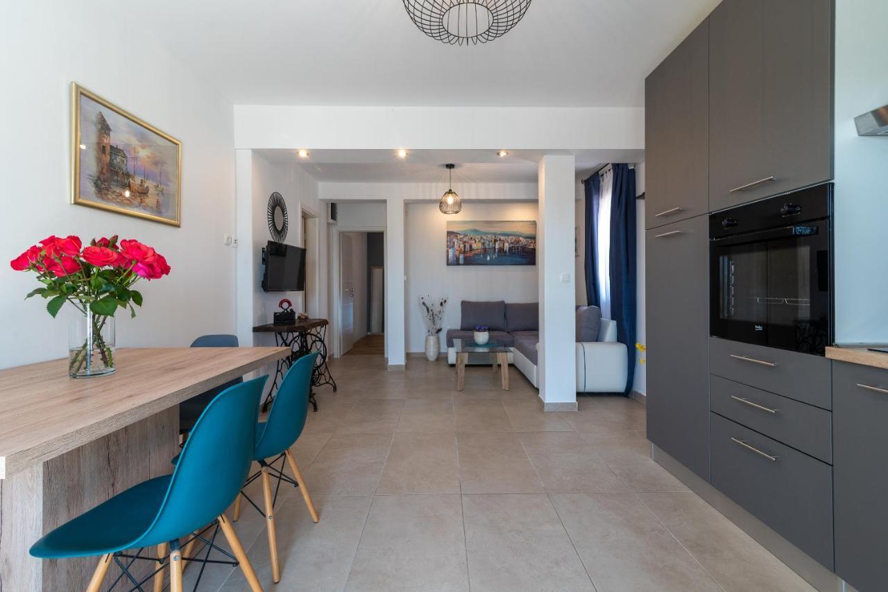 Apartments Dobrila Kastel Novi ภายนอก รูปภาพ