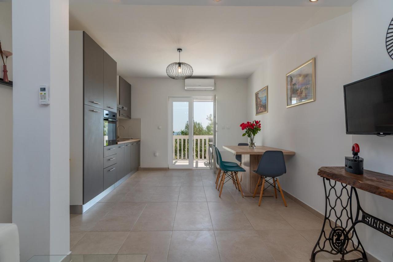 Apartments Dobrila Kastel Novi ภายนอก รูปภาพ