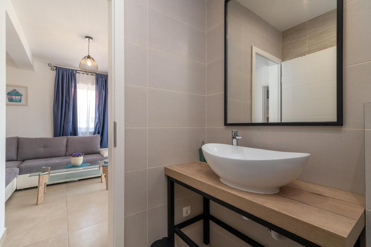 Apartments Dobrila Kastel Novi ภายนอก รูปภาพ