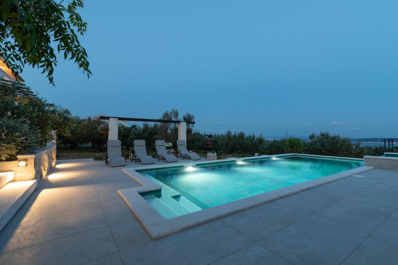 Apartments Dobrila Kastel Novi ภายนอก รูปภาพ