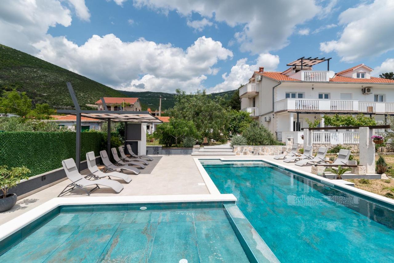 Apartments Dobrila Kastel Novi ภายนอก รูปภาพ