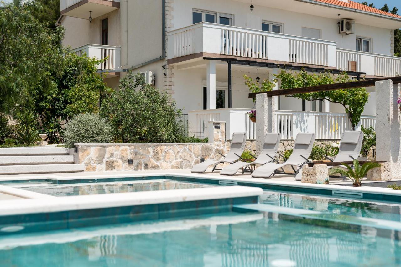 Apartments Dobrila Kastel Novi ภายนอก รูปภาพ