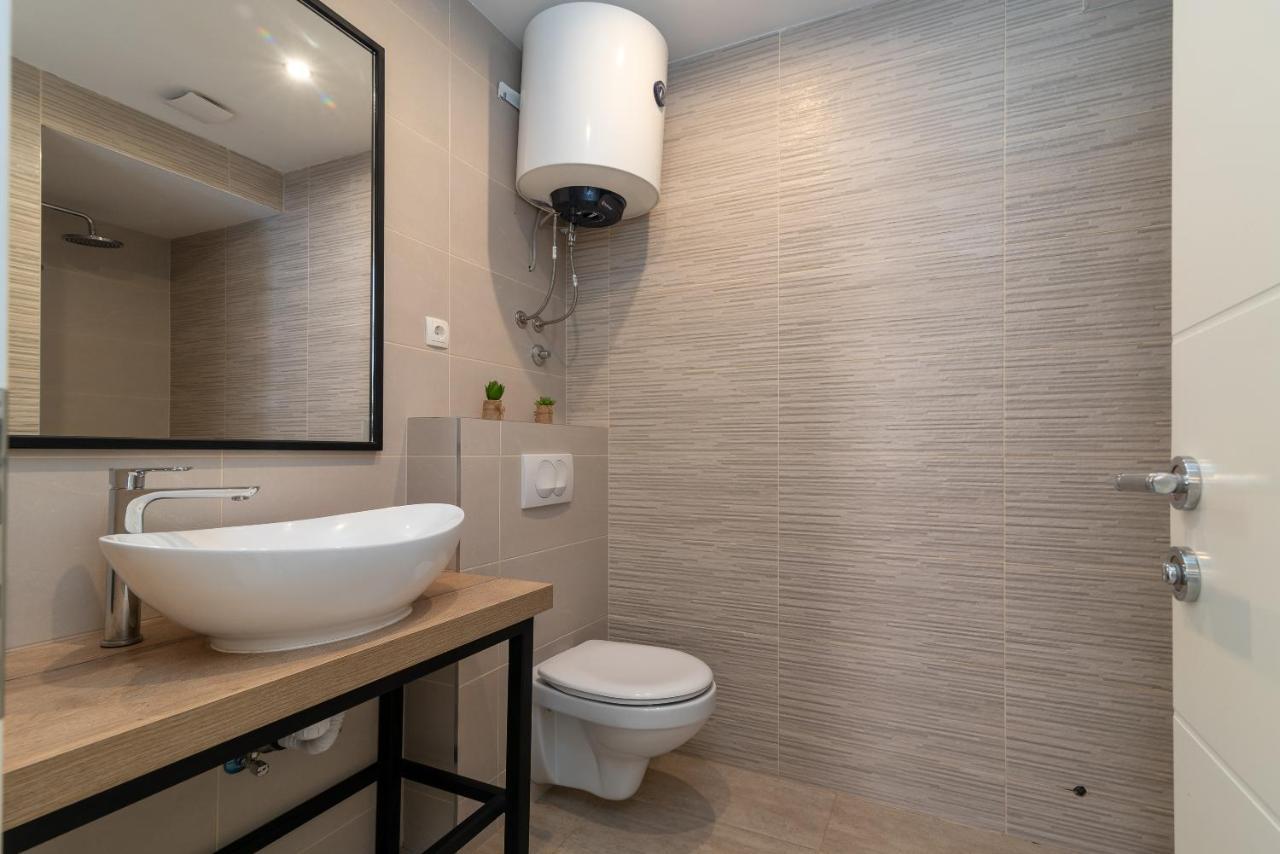 Apartments Dobrila Kastel Novi ภายนอก รูปภาพ